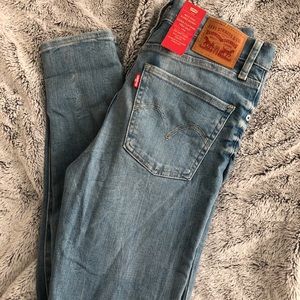 Levi’s light wash mile high super skinny jean NWT